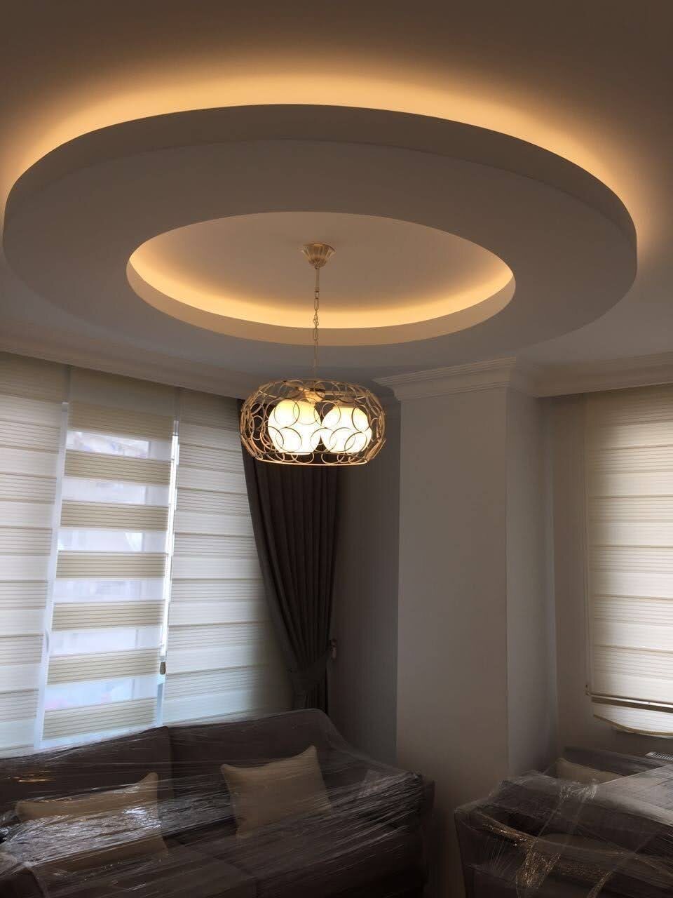 Circular cove and chandelier