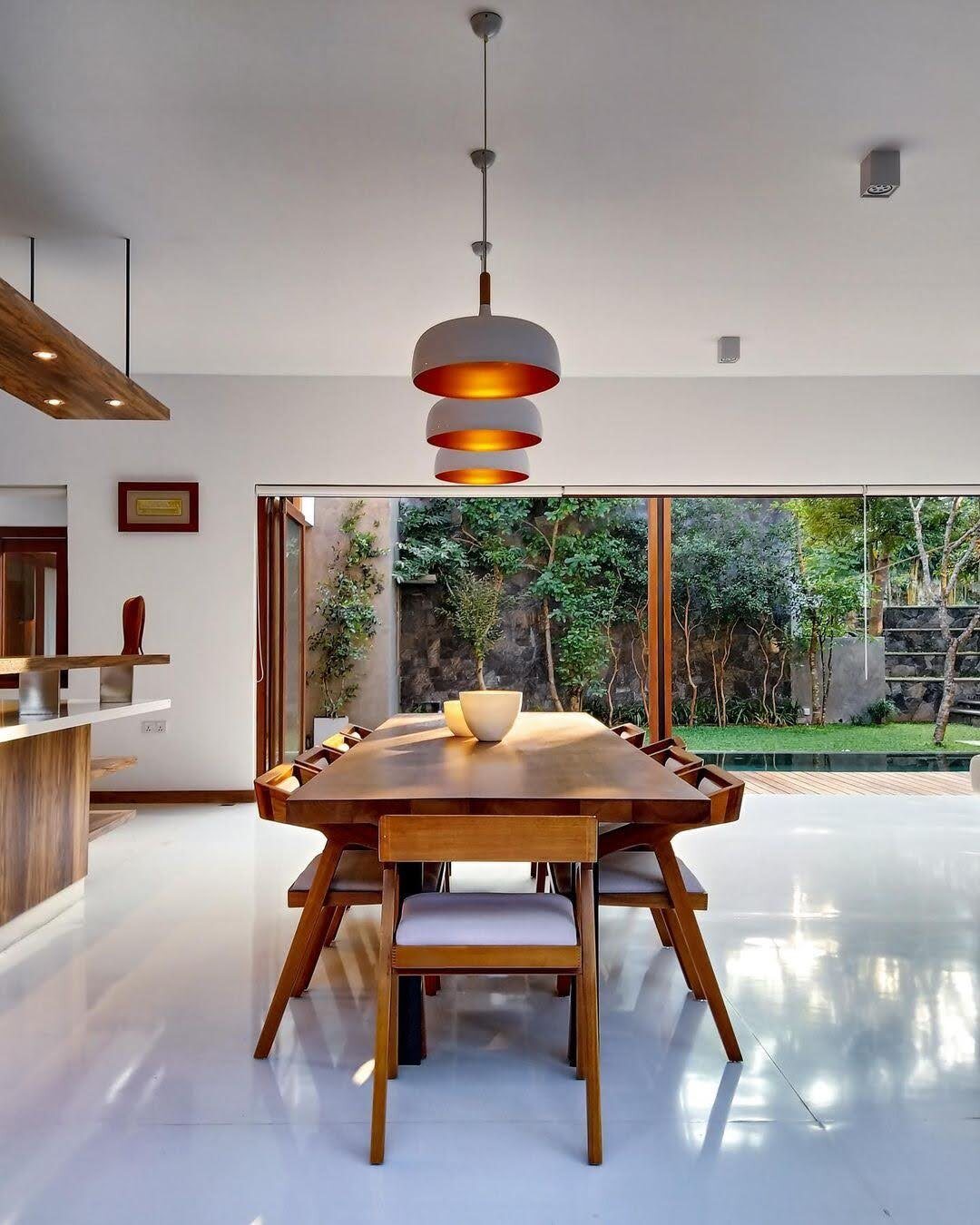 Open dining onto the garden