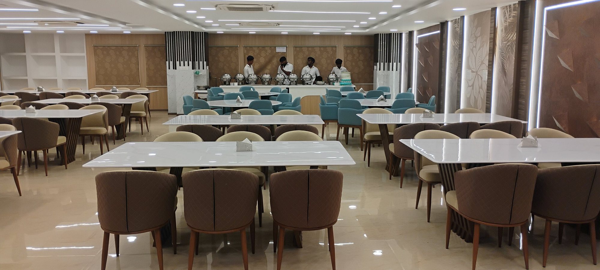 Banquet hall with round tables, seating and feature lighting