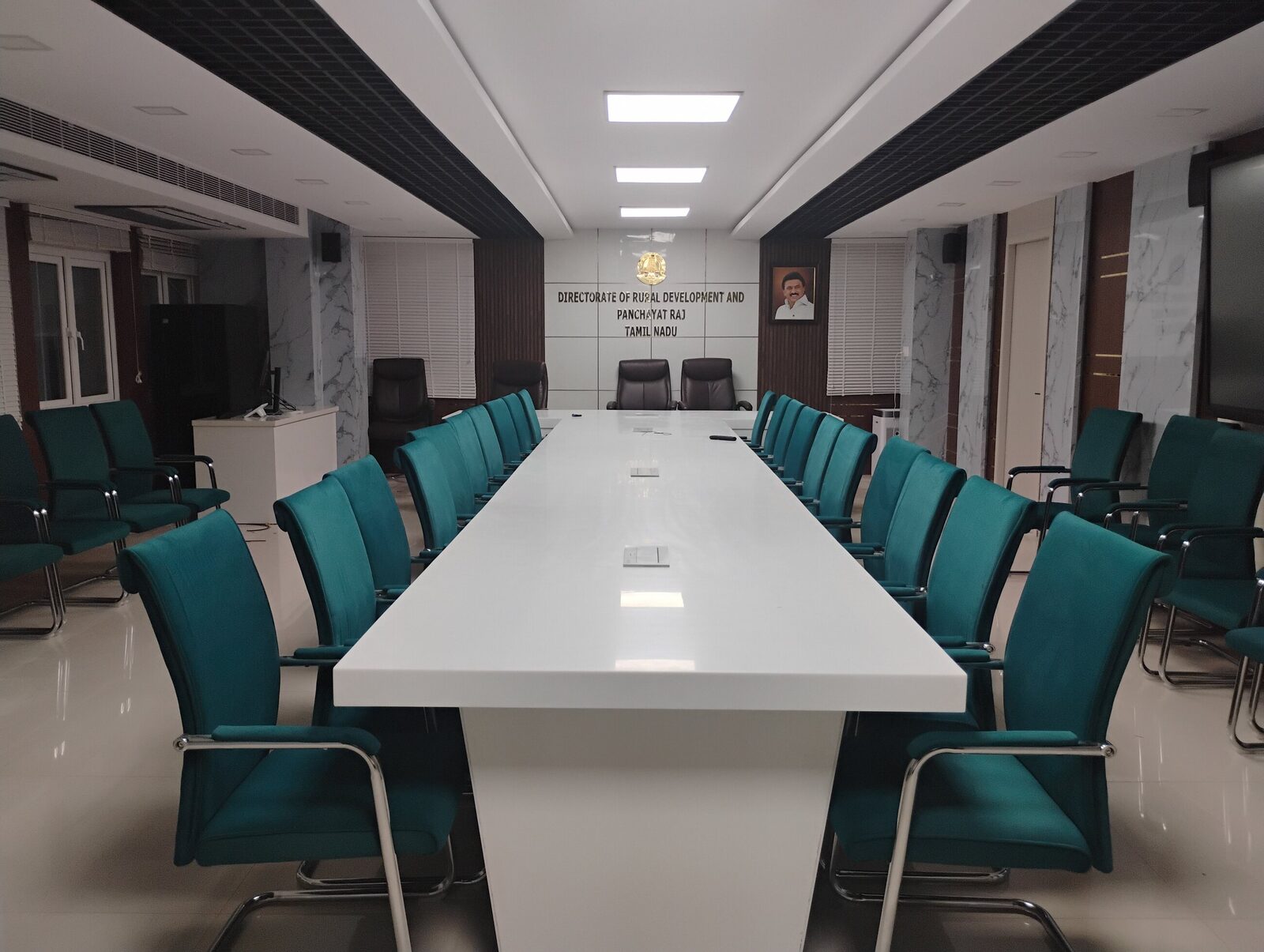 Board room joinery in veneer